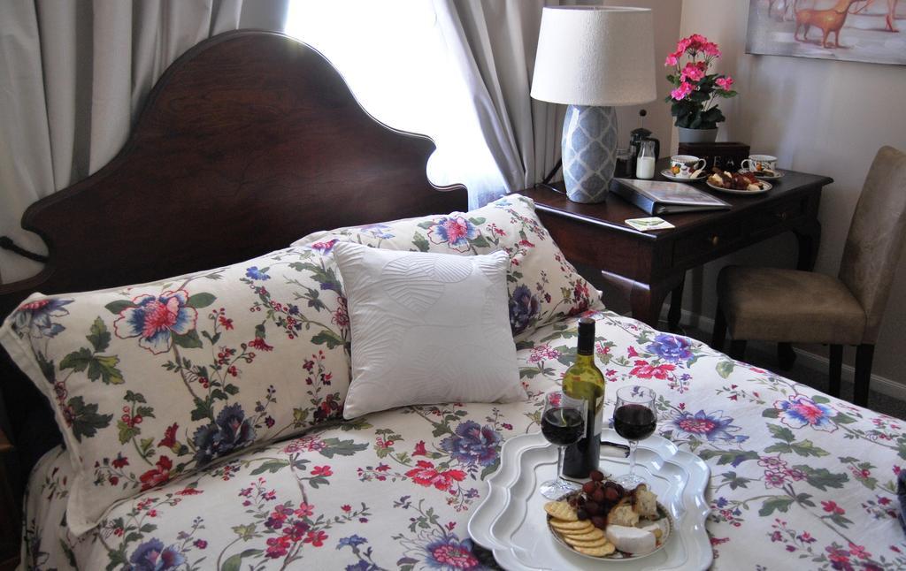 Cutmore Cottages - Meurants Manor Stanhope Gardens Room photo